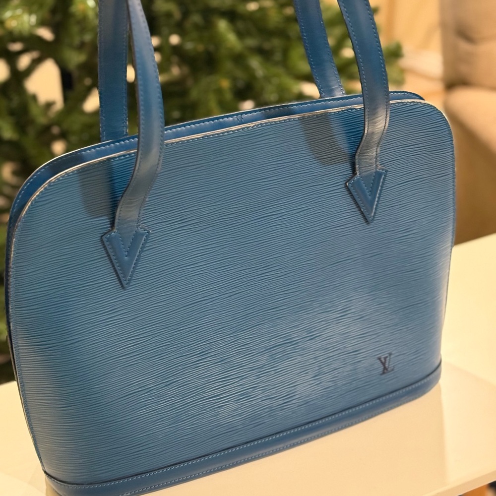 💥💥AUTHENTIC!!! 🌟🌟EUC ⭐️⭐️90’s Louis Vuitton Lussac Blue Epi Leather Bag🔥🔥